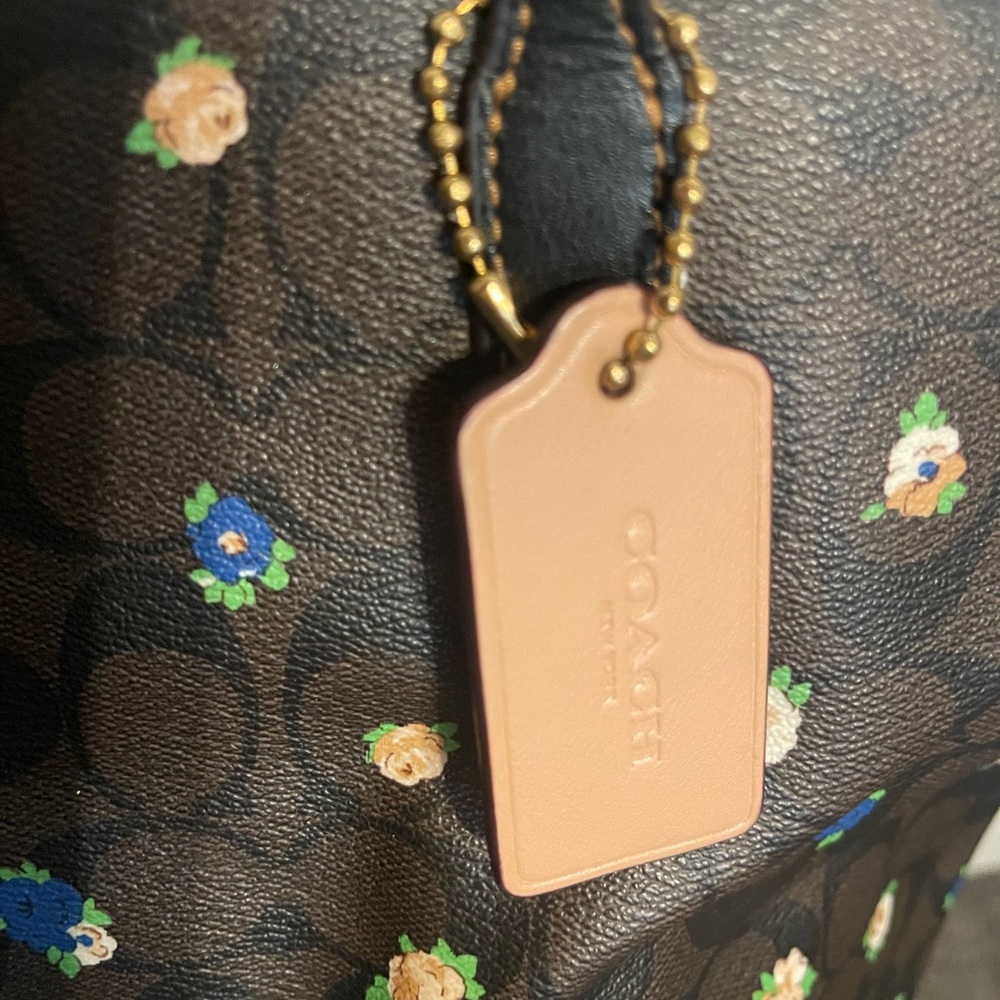 Large like new Coach Tote